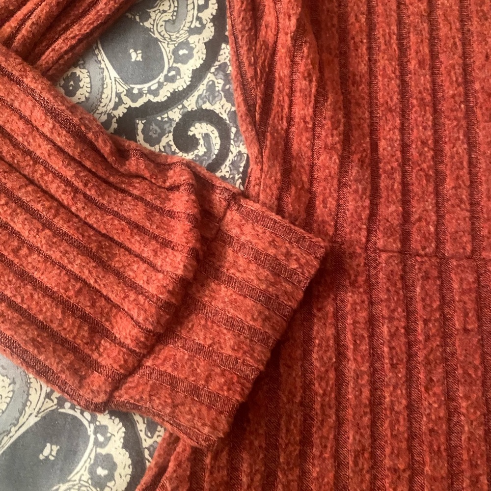 Elegant Rust Ribbed Knit Dress - Picture 4 of 5
